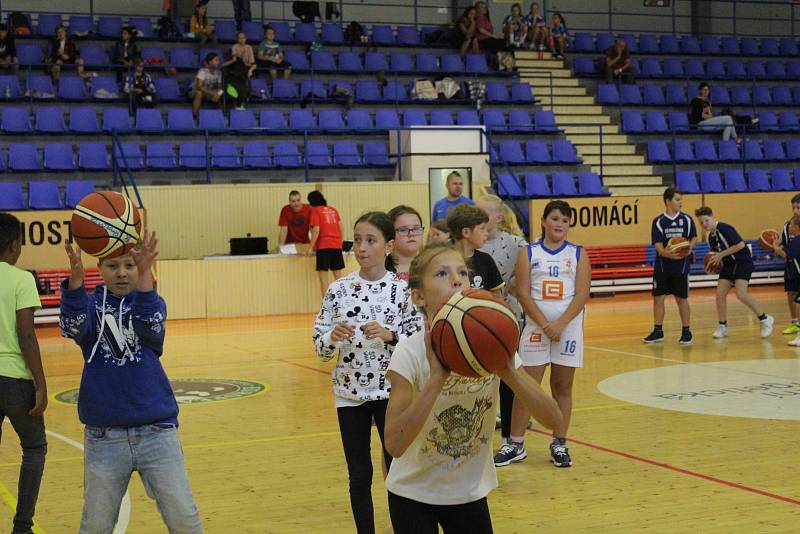 Superfinále zakončilo ročník Školské ligy v basketbale.