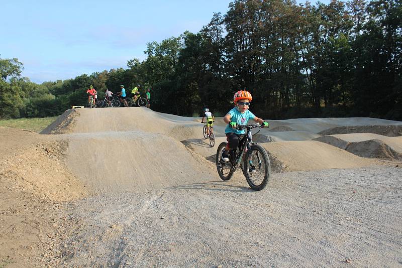 U ČOV Strakonice vyrostl mini bike park. Bikeři dostali parádní dárek.