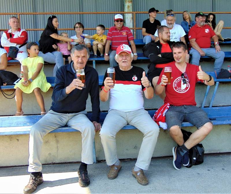 Pro Jakoubka hrály fotbal i výběry fanoušků Slávie a Sparty Praha.