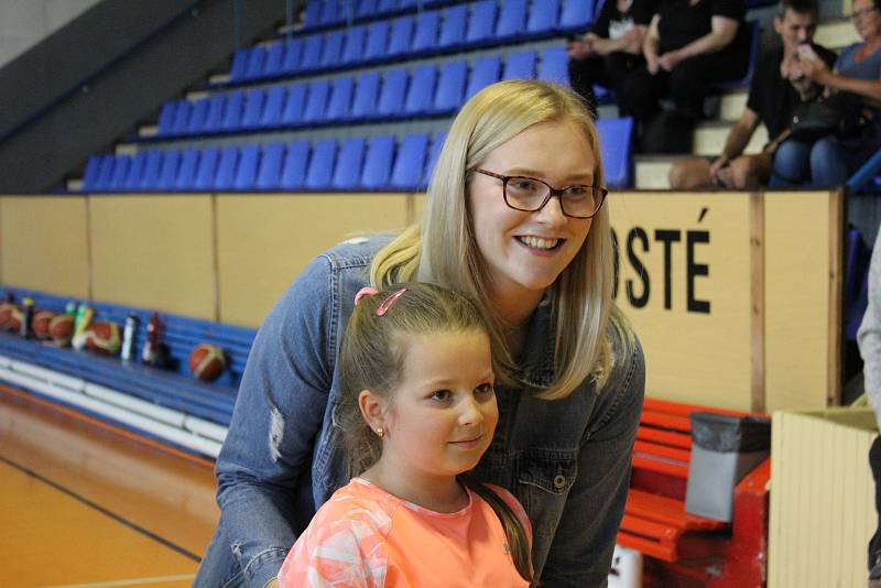 Julia Reisingerová besedovala s mladými basketbalistkami BK Strakonice