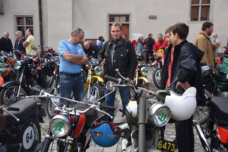 Soutěž Šumavou byla plná vzpomínek a krásných strojů.