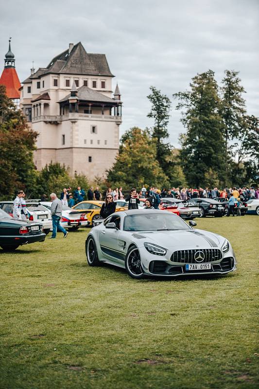 Luxusní vozy obdivovaly v Blatné téměř dvě tisícovky diváků.