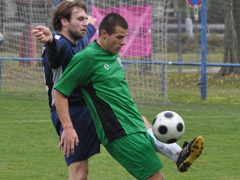 Strakonické béčko doma přehrálo vedoucí Dobrou Vodu 3:0.