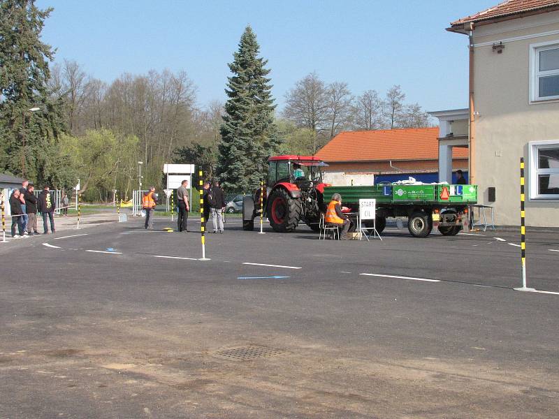 Nová plocha nádvoří umožnila soutěžní prvky umístit tentokrát jinak než v předchozích letech. Trať byla technicky náročnější a pořádně některé závodníky potrápila.