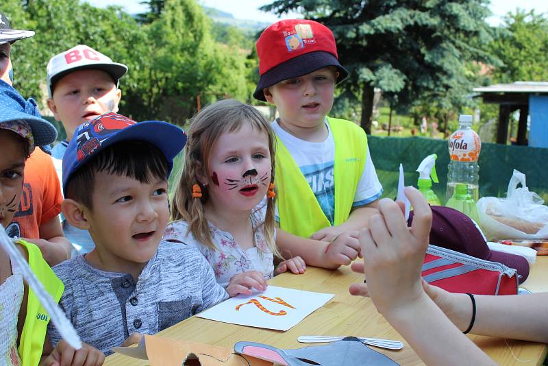 Studenti Střední školy a Jazykové školy ve Volyni připravili zábavné dopoledne pro nejmenší.