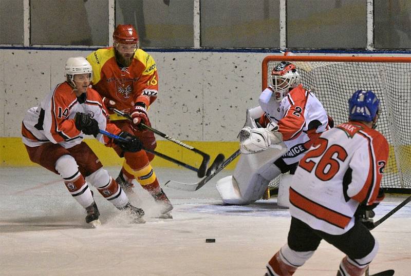 O pohár ředitele pivovaru Dudák: HC Strakonice - HC Radomyšl 2:1.