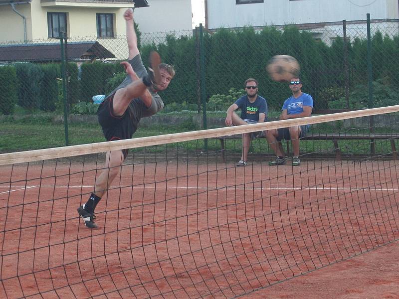 V Radomyšli se konal premiérový ročník nočního turnaje trojic.
