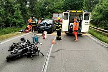 Vážná nehoda na hlavním tahu  z Budějovic na Plzeň si v neděli odpoledne na čas vyžádala uzavření silnice.