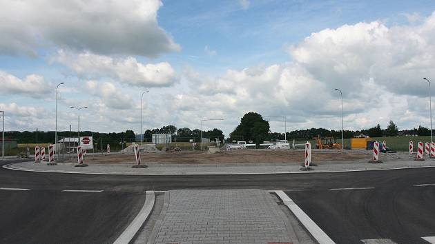 Cyklostezka povede od kruhové křižovatky na Katovice směrem na Nový Dražejov.