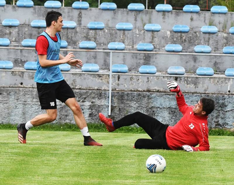 Junior odstartoval přípravu na novou sezonu. Trénink vedl sportovní manažer Tomáš Čakrt, který zaskakoval za trenéra Luďka Cimrhanzla.