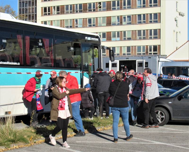 Strakoničtí fanoušci Slavie nemohli chybět na Dynamu.