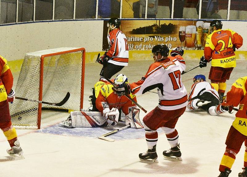 O pohár ředitele pivovaru Dudák: HC Strakonice - HC Radomyšl 2:1.