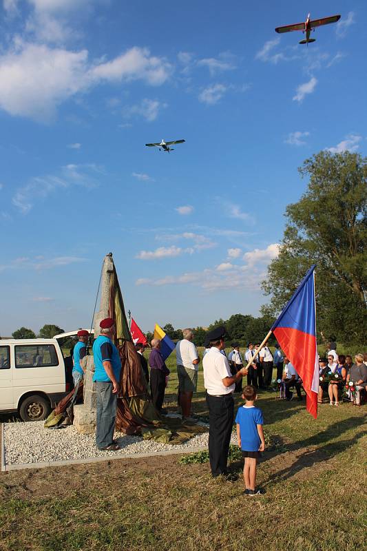 Odhalení obnoveného a opraveného pomníku v Nových Kestřanech.