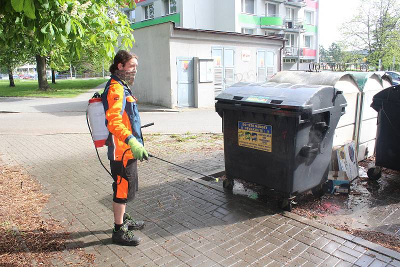 Dezinfekce kontejnerů ve Strakonicích.