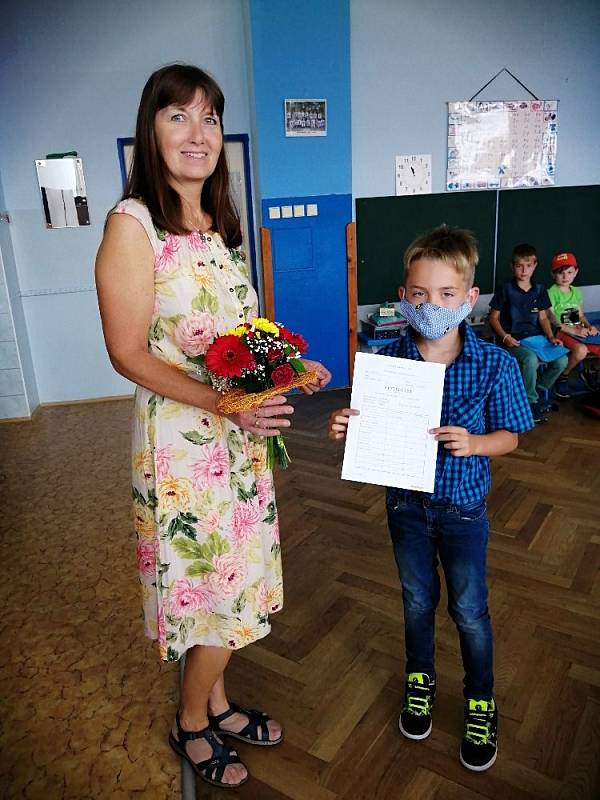 V Radomyšli ukončili žáci místní základní školy docházku už ve čtvrtek 25. června.