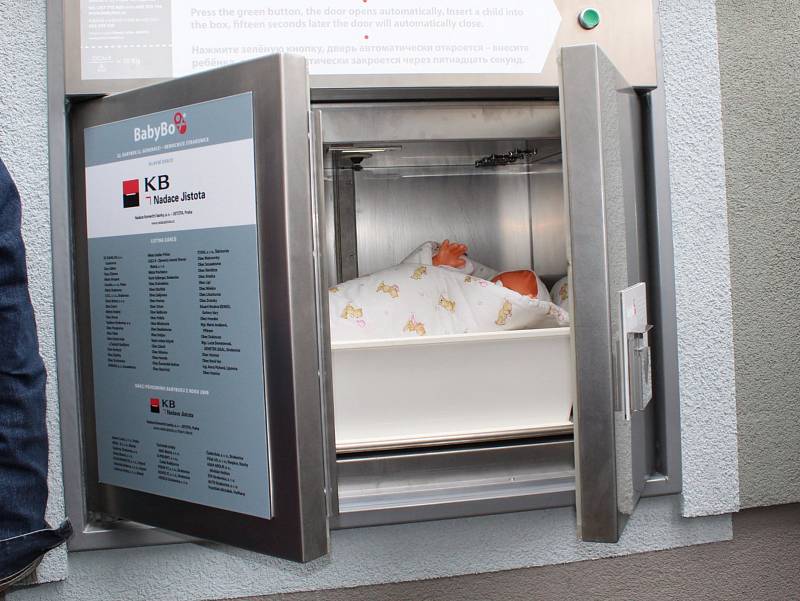 Nový baby box ve Strakonicích je oficiálně v provozu.