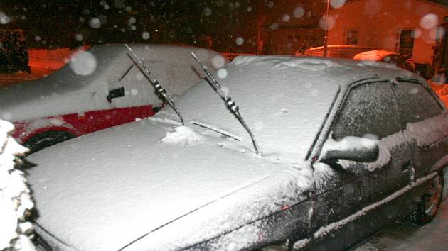 Strakonicko v sobotu 9. ledna v podvečer opět zasypal sníh.