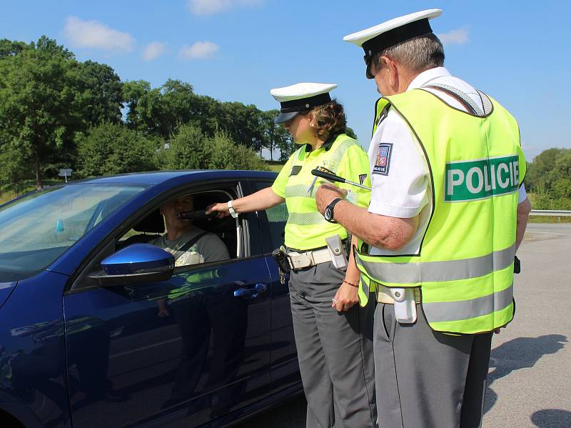 Při policejní akci u Jinína zkontrolovali policisté 31 řidičů. Žádný z nich před jízdou nepil alkohol.