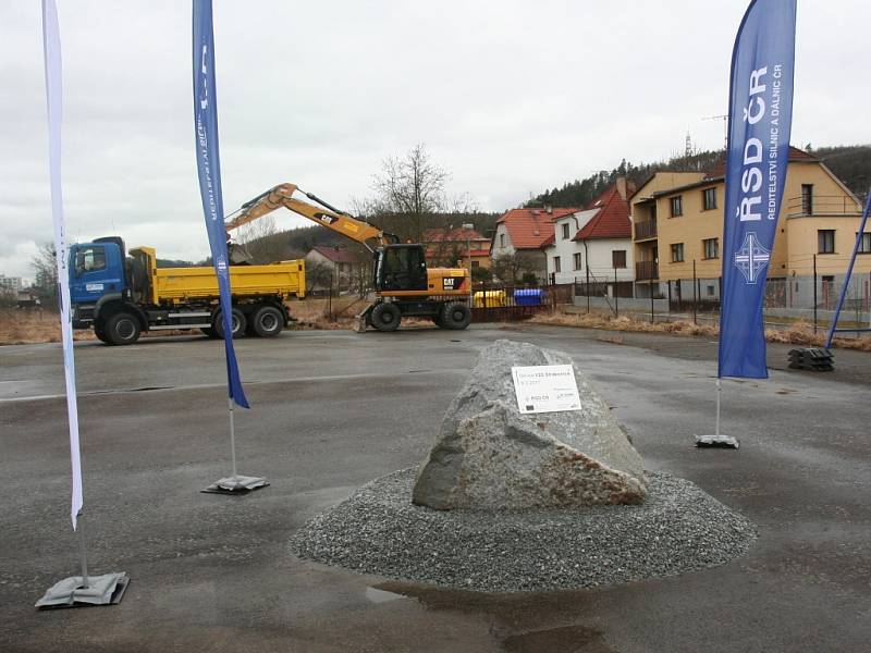 Slavnostní zahájení výstavby severního dopravního půloblouku ve Strakonicích.