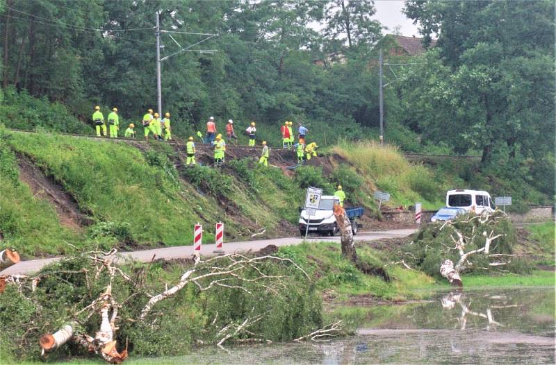 Řádění bouře na Strakonicku ve směru na Pracejovice.