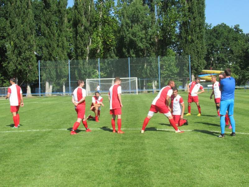 Pro Jakoubka hrály fotbal i výběry fanoušků Slávie a Sparty Praha.