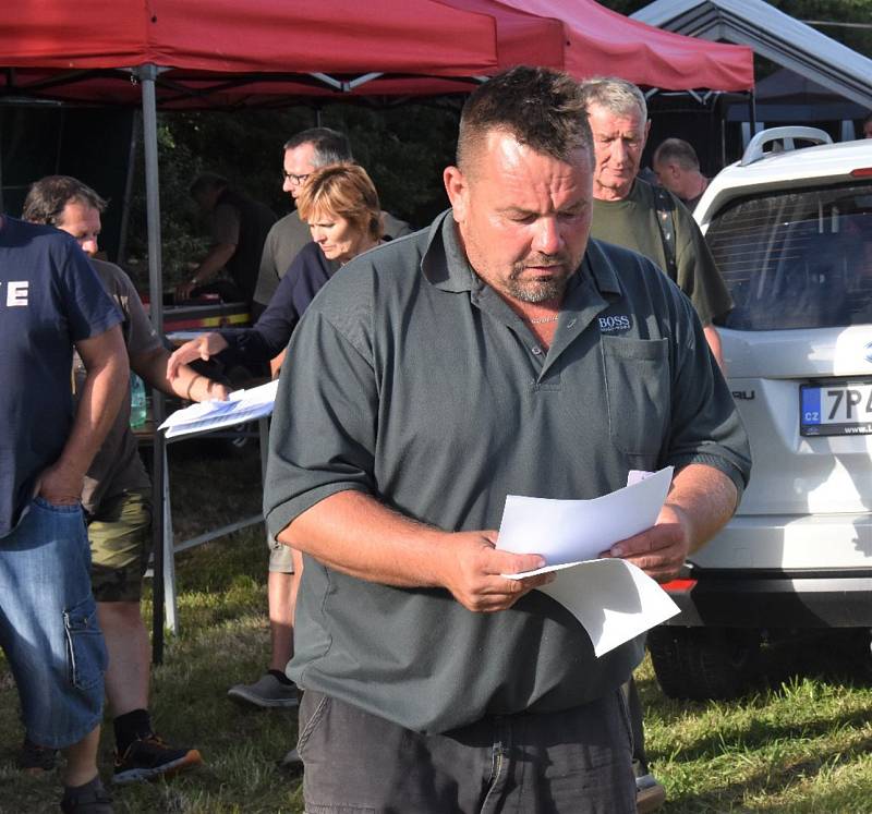 O pohár předsedy Mysliveckého spolku Kamenná Chrášťovice.