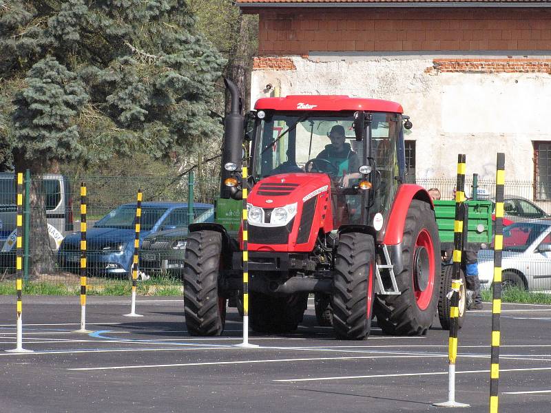 Nová plocha nádvoří umožnila soutěžní prvky umístit tentokrát jinak než v předchozích letech. Trať byla technicky náročnější a pořádně některé závodníky potrápila.