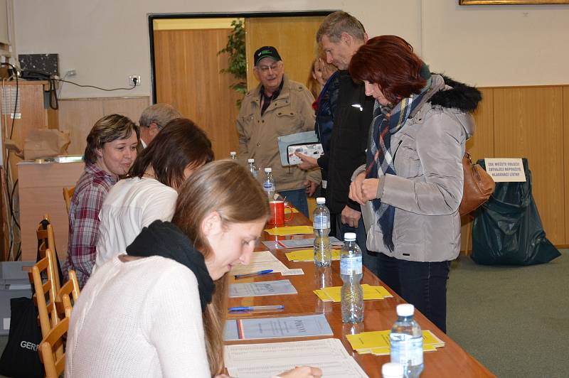 Voliči okrsků 7., 8. a 9. ve Vodňanech.