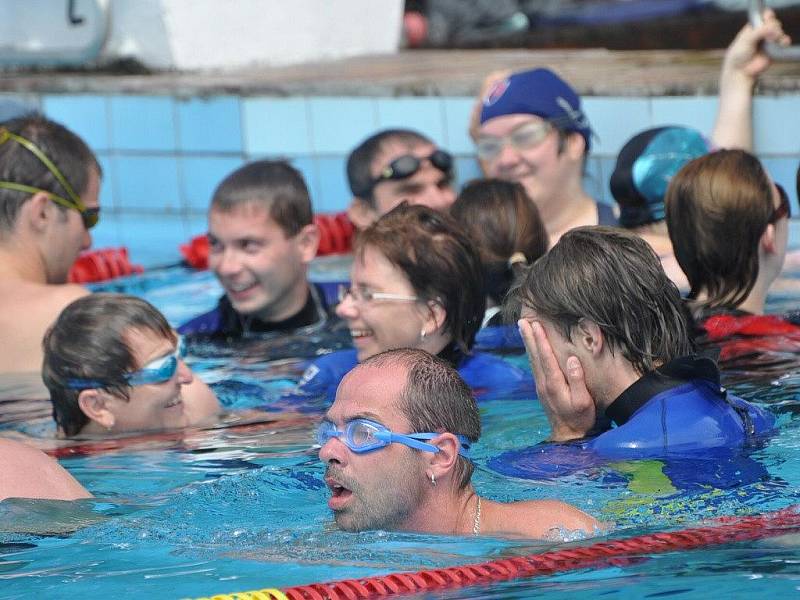 Tělesně postižení plavci tráví ve Strakonicích už sedmnácté léto. Od 12. července jsou to dopsělí, v dalším týdnu mláděž a nakonec děti.