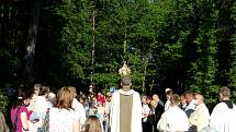 Oslava svátku Božího těla spojená s eucharistickým průvodem.