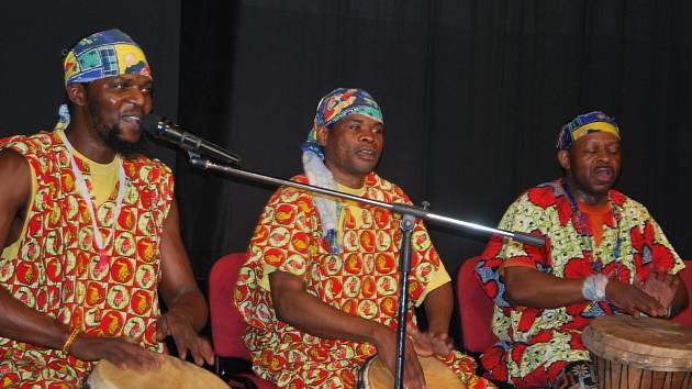 Frontman kapely Mbunda Afrika Mulenda Mabuaka Sonny (na snímku vpravo) o sobě tvrdí, že je z Moravy a má jen divný přízvuk. 