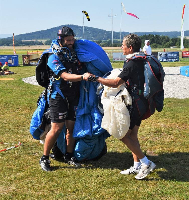 V rámci MS parašutistů se závodilo v přesnosti přistání.