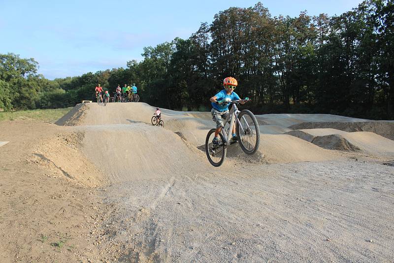 U ČOV Strakonice vyrostl mini bike park. Bikeři dostali parádní dárek.