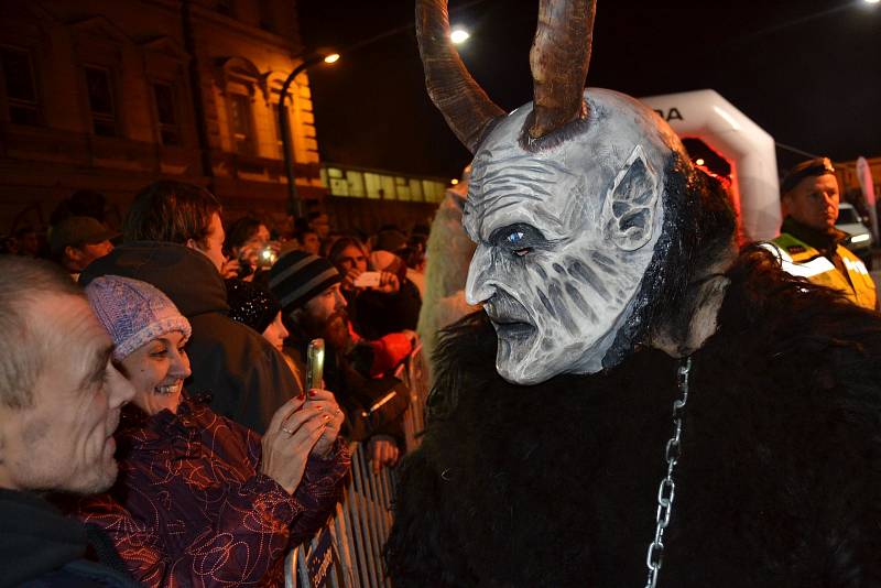 V plné parádě se předvedli Krampus Čerti ze severu, z Prahy, Tábora, Vodňan, skupina Čerti.cz a z Amstettner Hoh'n Teufe'n.