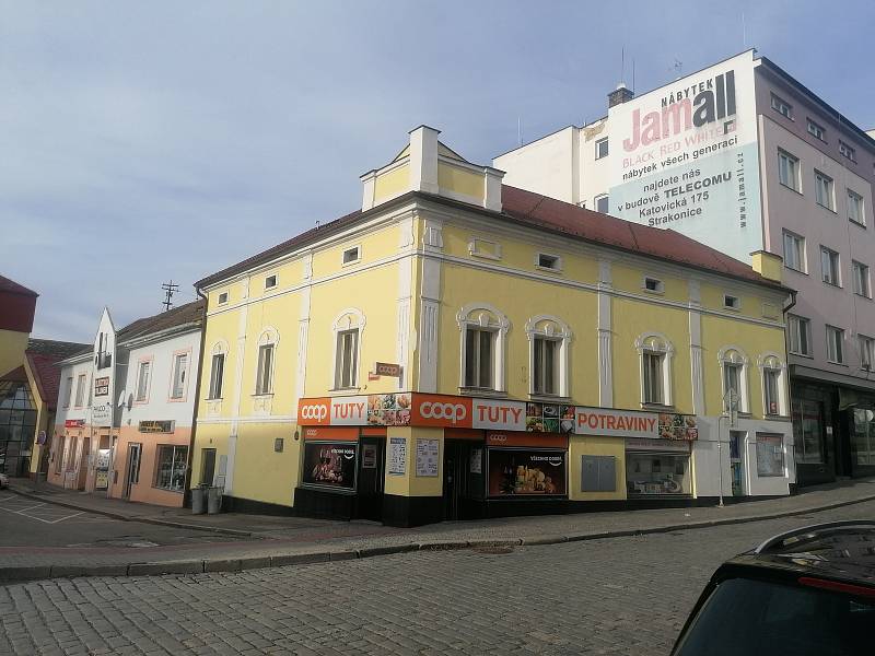 Prodejna v ulici Podskalská ve Strakonicích se změní na non-stop supermarket.