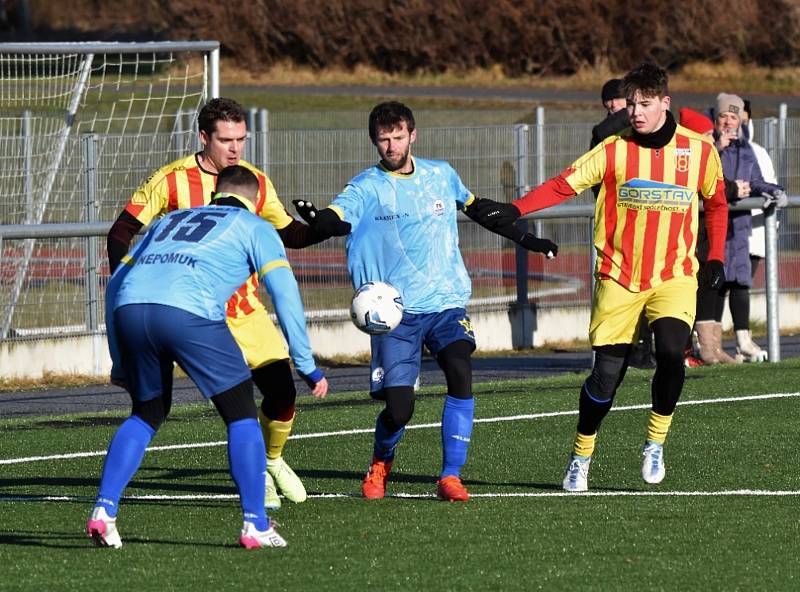 Přípravný fotbal: Junior Strakonice - Nepomuk 6:2 (4:0).