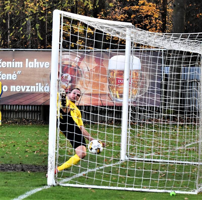 Fotbalová divize: Otava Katovice - Viktoria Mariánské Lázně 5:1 (1:0).