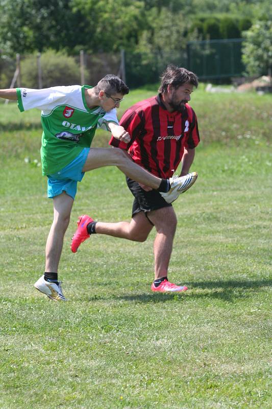 Součástí pouti byl fotbalový zápas Ženatí versus Svobodní, který skončil výsledkem 9:6. Nechyběly ani pouťové atrakce.