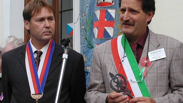 Loňská návštěva z Itálie. Starosta Radomyšle Luboš Peterka a starosta Montoggia Valter Raineri (zleva).