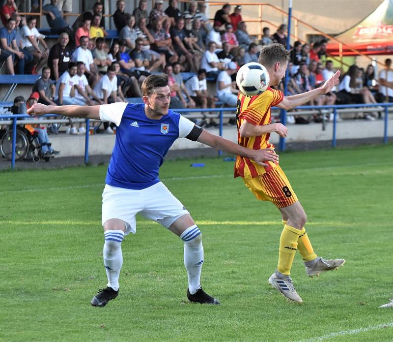 Fotbalový krajský přebor: Junior Strakonice - Třeboň 2:1.