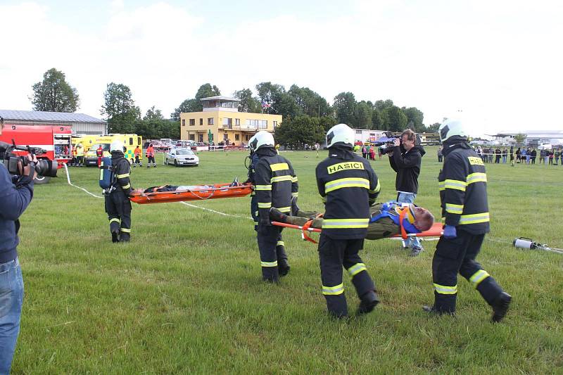 Téměř sedm desítek hasičů, policistů, záchranářů či pracovníků letiště se ve středu 7. června v dopoledních hodinách zapojilo do taktického cvičení „Letadlo 2017“.