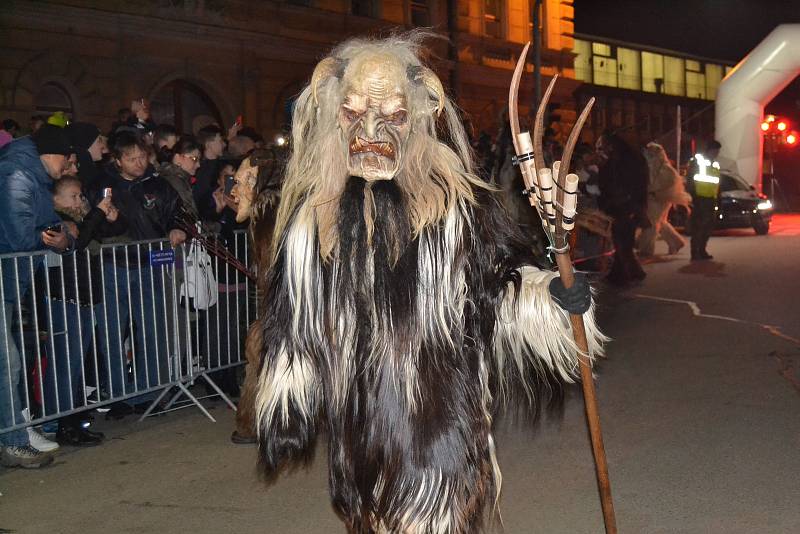 V plné parádě se předvedli Krampus Čerti ze severu, z Prahy, Tábora, Vodňan, skupina Čerti.cz a z Amstettner Hoh'n Teufe'n.