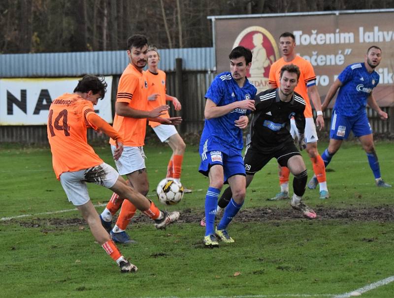 Fotbalová divize: Katovice - Hořovice 1:0 (0:0).