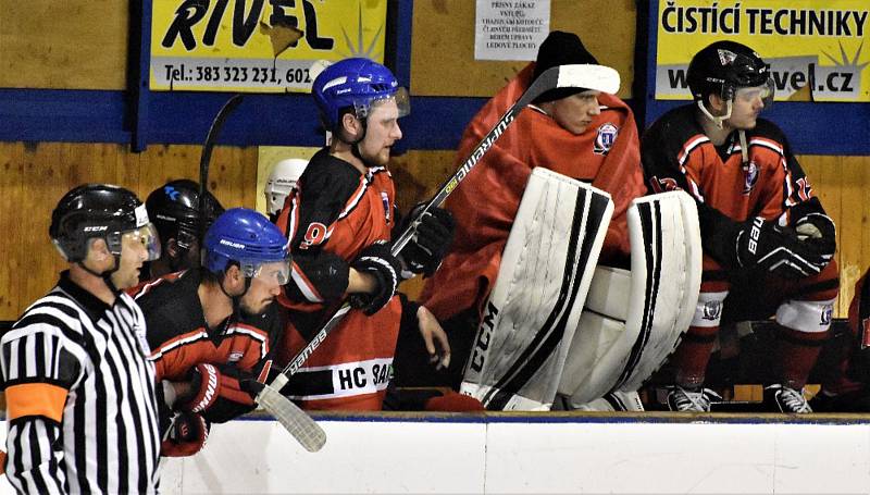 Semifinále play off hokejistů: HC Strakonice - J. Hradec 2:3 po prodloužení.