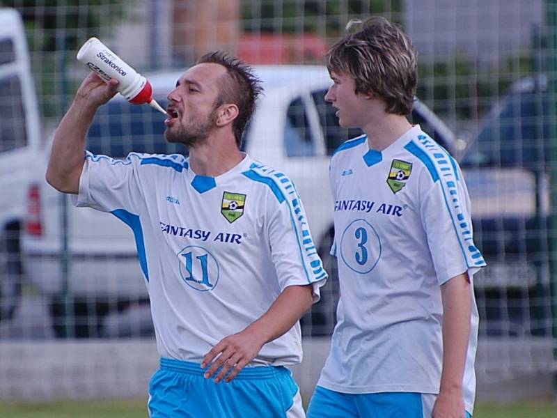 I. A třída: Osek si v posledním kole zastřílel, Čtyři Dvory doma porazil 7:1. Pěti góly se blýskl Tomáš Herzig (vlevo).