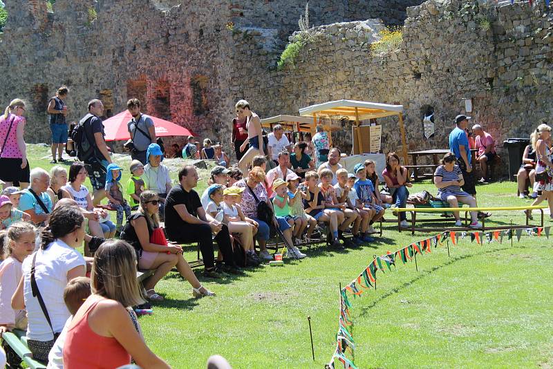 Den ve středověku přišlo na Helfenburk v sobotu 6. července prožít kolem čtyř set lidí.