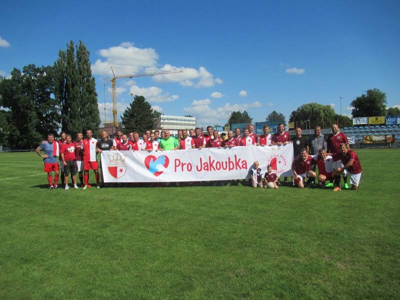 Pro Jakoubka hrály fotbal i výběry fanoušků Slávie a Sparty Praha.