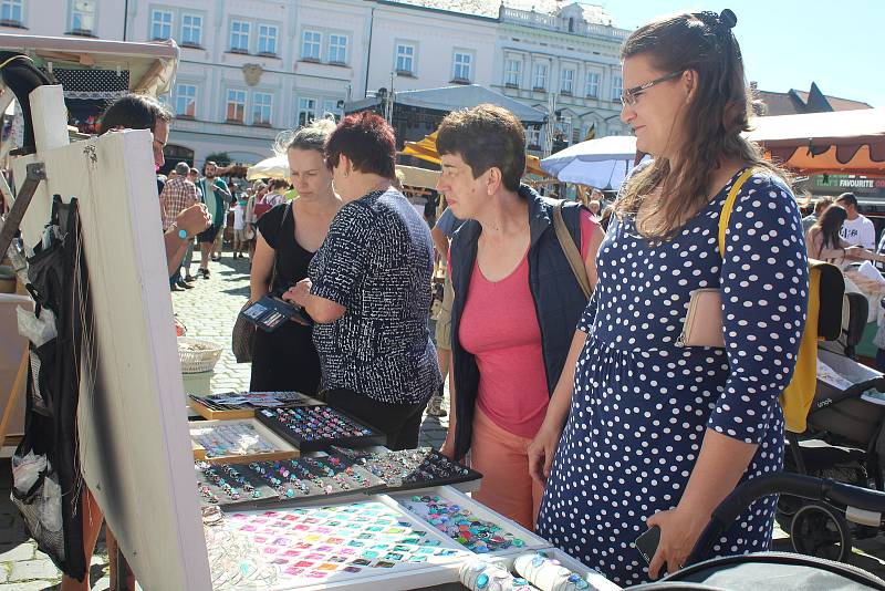 Sobotní program rybářských dnů na vodňanském náměstí.