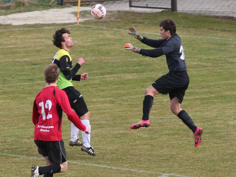 Fotbalisté Oseku doma utrpěli debakl s Dačicemi 1:6.