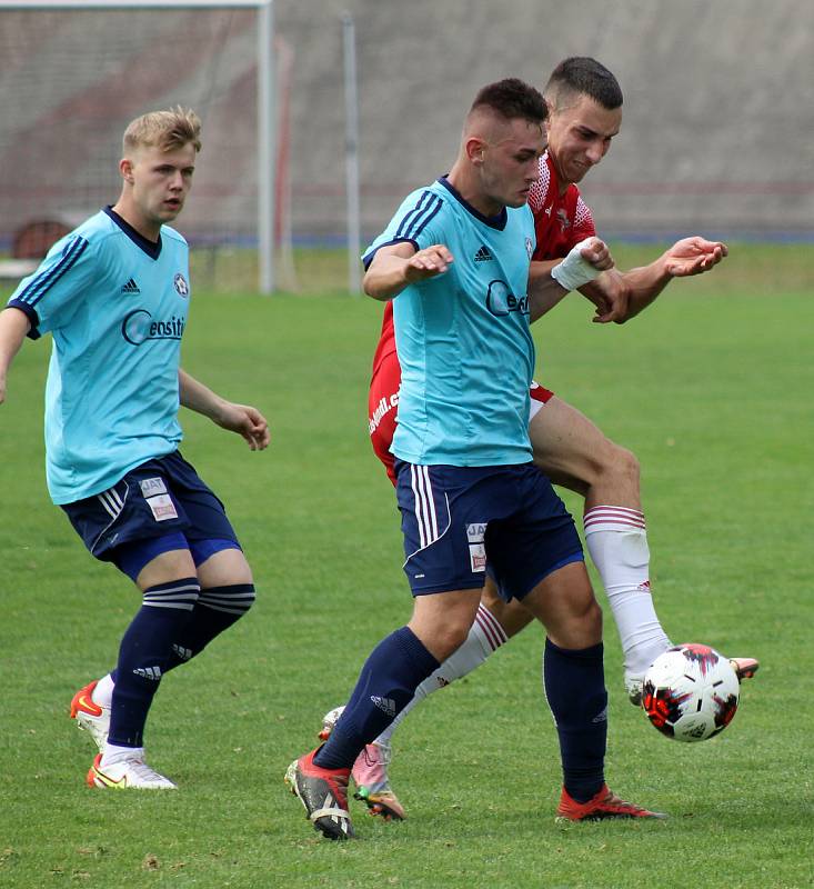 7. kolo FORTUNA divize A: SK Petřín Plzeň (červení) - SK Otava Katovice (modří) 7:0.